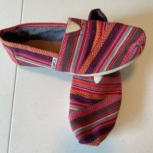 Women’s 8.5 Toms
